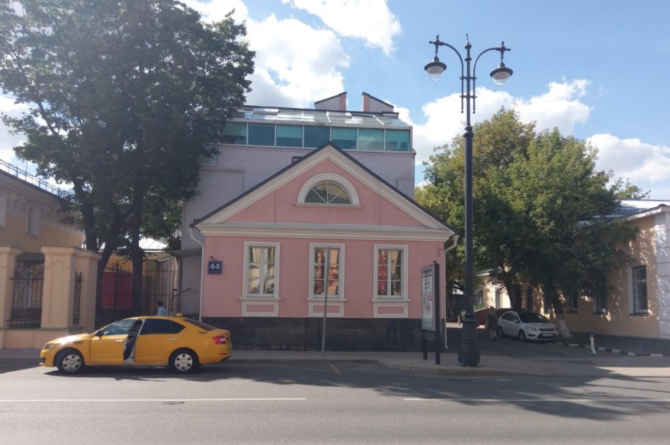 фасад дома, здание по адресу г Москва, ул Большая Ордынка, д 44 стр 1